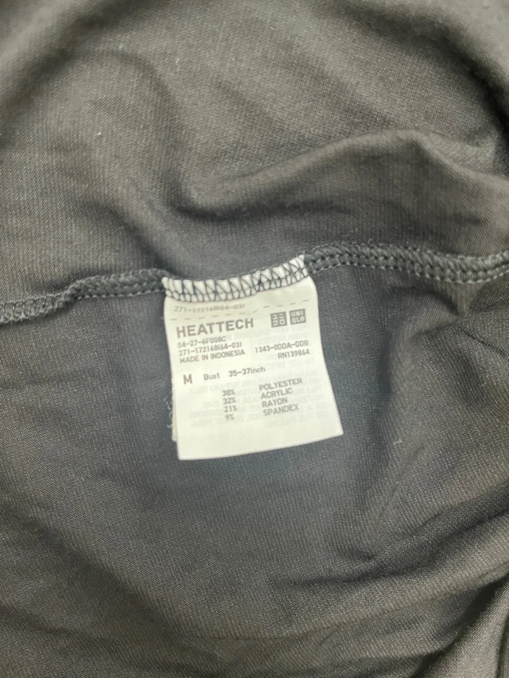 Uniqlo HEATTECH Black Long-Sleeve Turtleneck T-Shirt - Picture 2 of 6